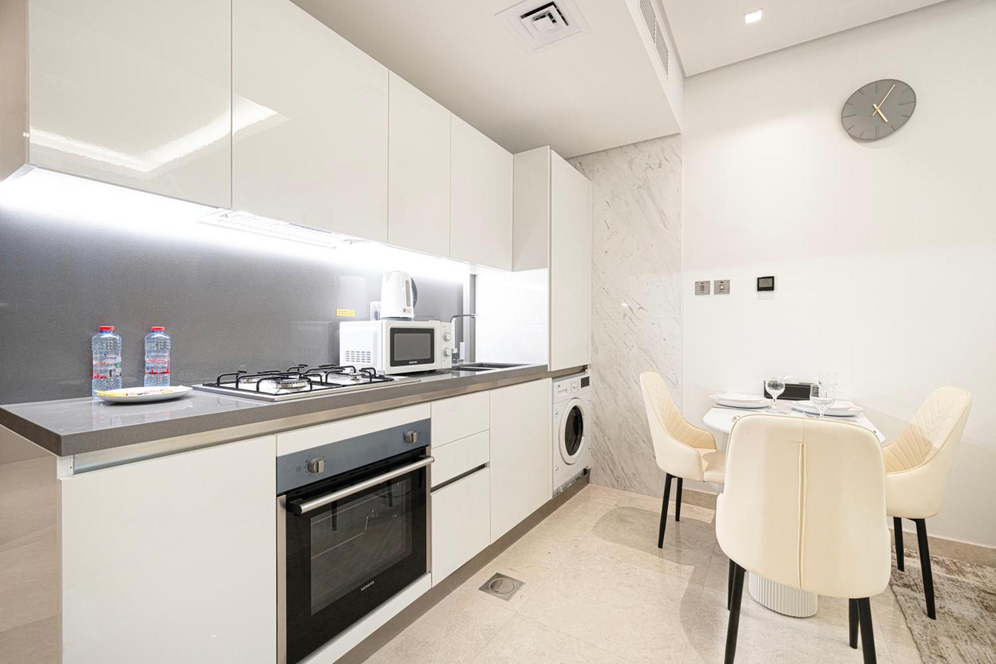 Apartment Luxurious New Studio! 2 Double Beds! Sleek Design & High-end Amenities In Downtown