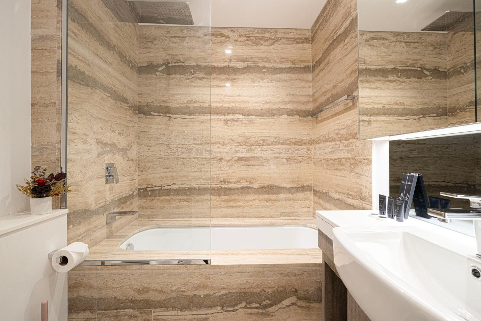 Luxurious New Studio! 2 Double Beds! Sleek Design & High-end Amenities In Downtown * Dubai