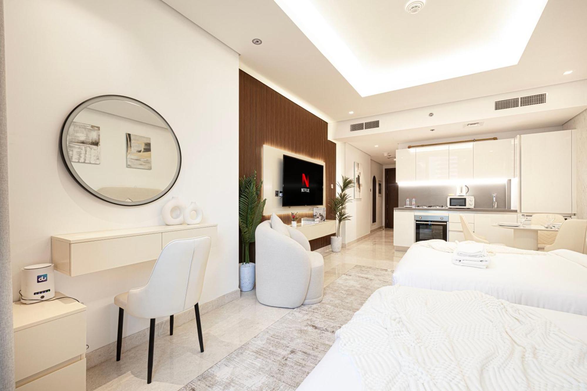 Luxurious New Studio! 2 Double Beds! Sleek Design & High-end Amenities In Downtown * Dubai