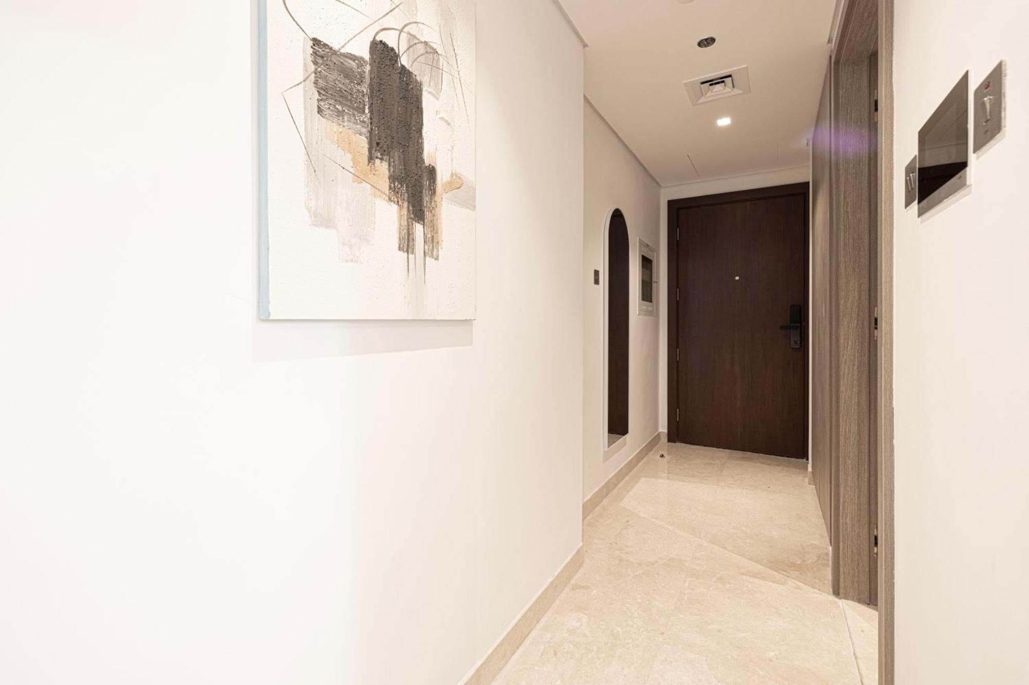 Apartment Luxurious New Studio! 2 Double Beds! Sleek Design & High-end Amenities In Downtown Dubai