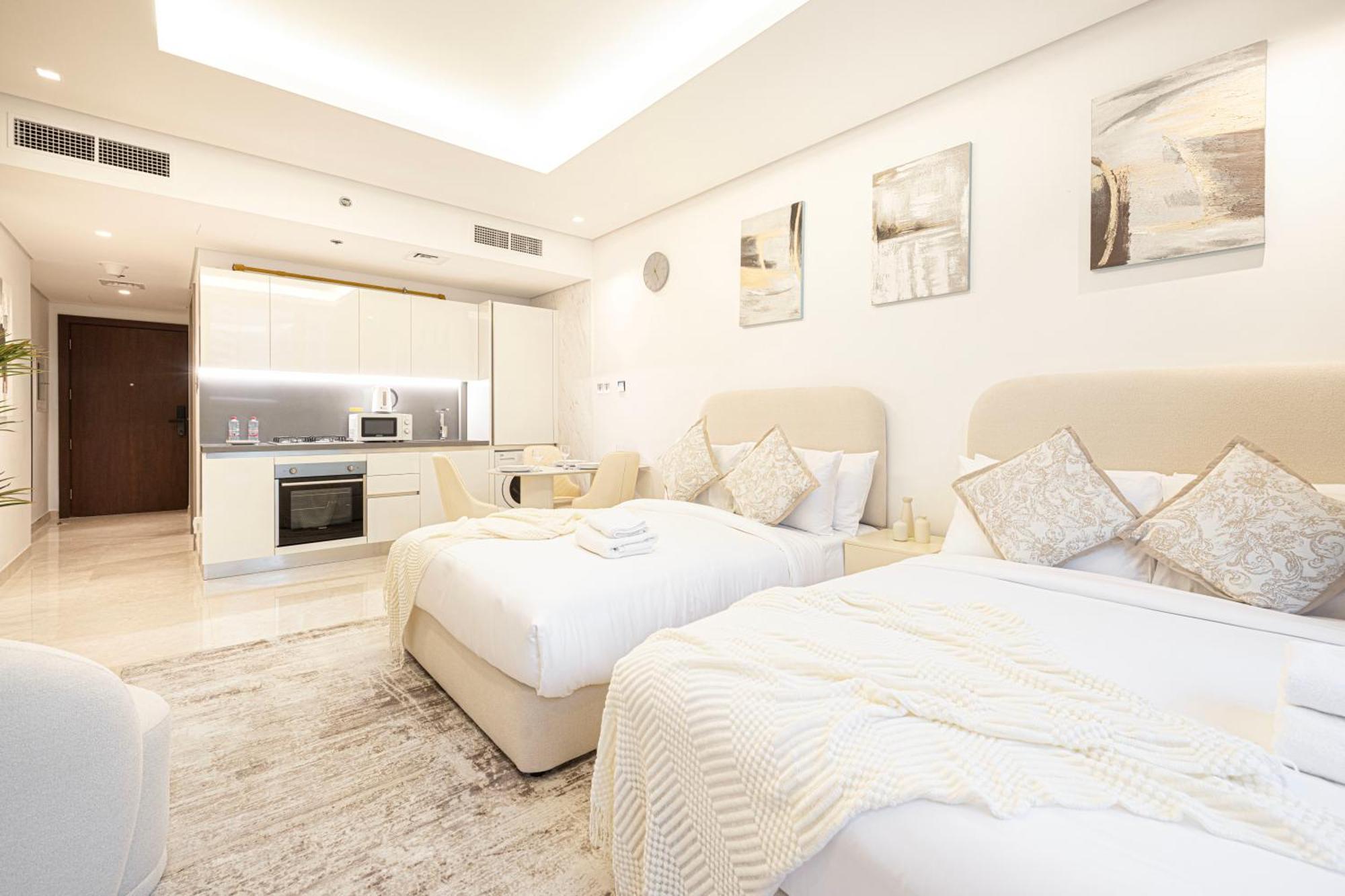 Luxurious New Studio! 2 Double Beds! Sleek Design & High-end Amenities In Downtown * Dubai