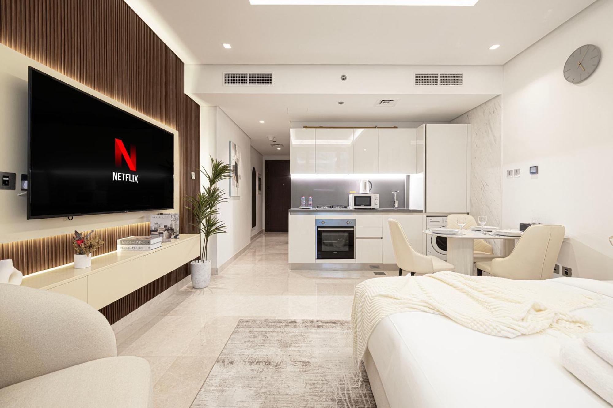 Apartment Luxurious New Studio! 2 Double Beds! Sleek Design & High-end Amenities In Downtown Dubai